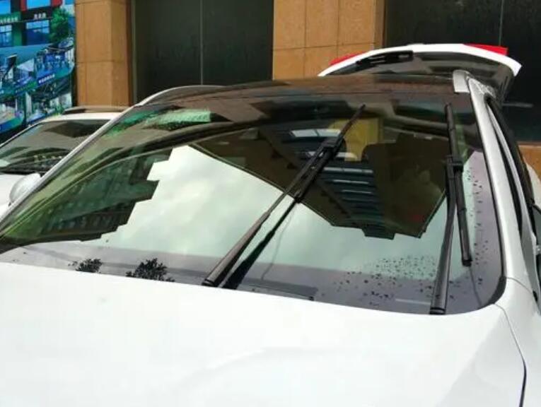 向日葵视频官网板新能源汽車前風擋車窗