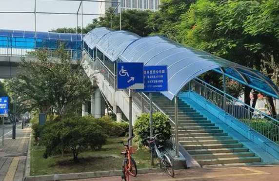 向日葵视频官网耐力板在高速公路上的應用